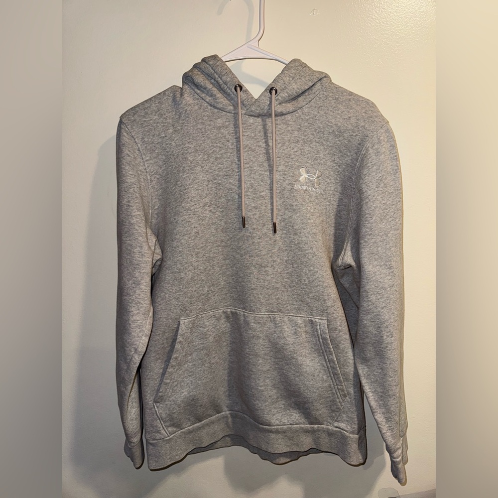 Under Armour Hoodie
Light grey